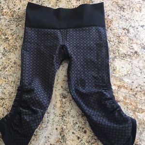 LULULEMON SZ 4